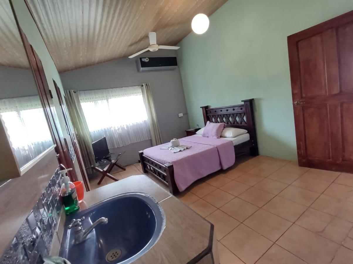 The Corner Airbnb ปัวร์โตคิมาเนซ ภายนอก รูปภาพ